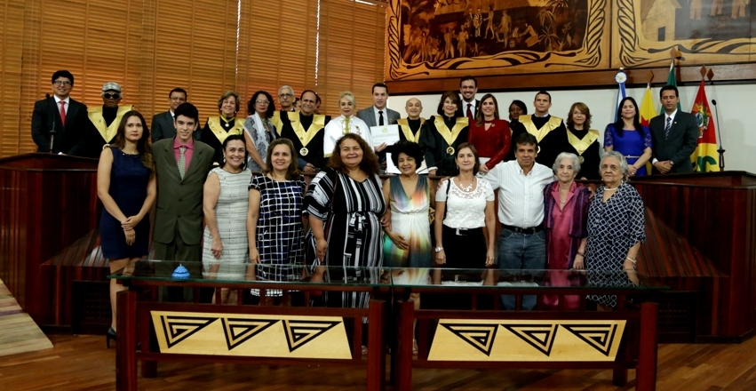 Parlamentares são homenageados pela Academia Acreana de Letras em ato solene