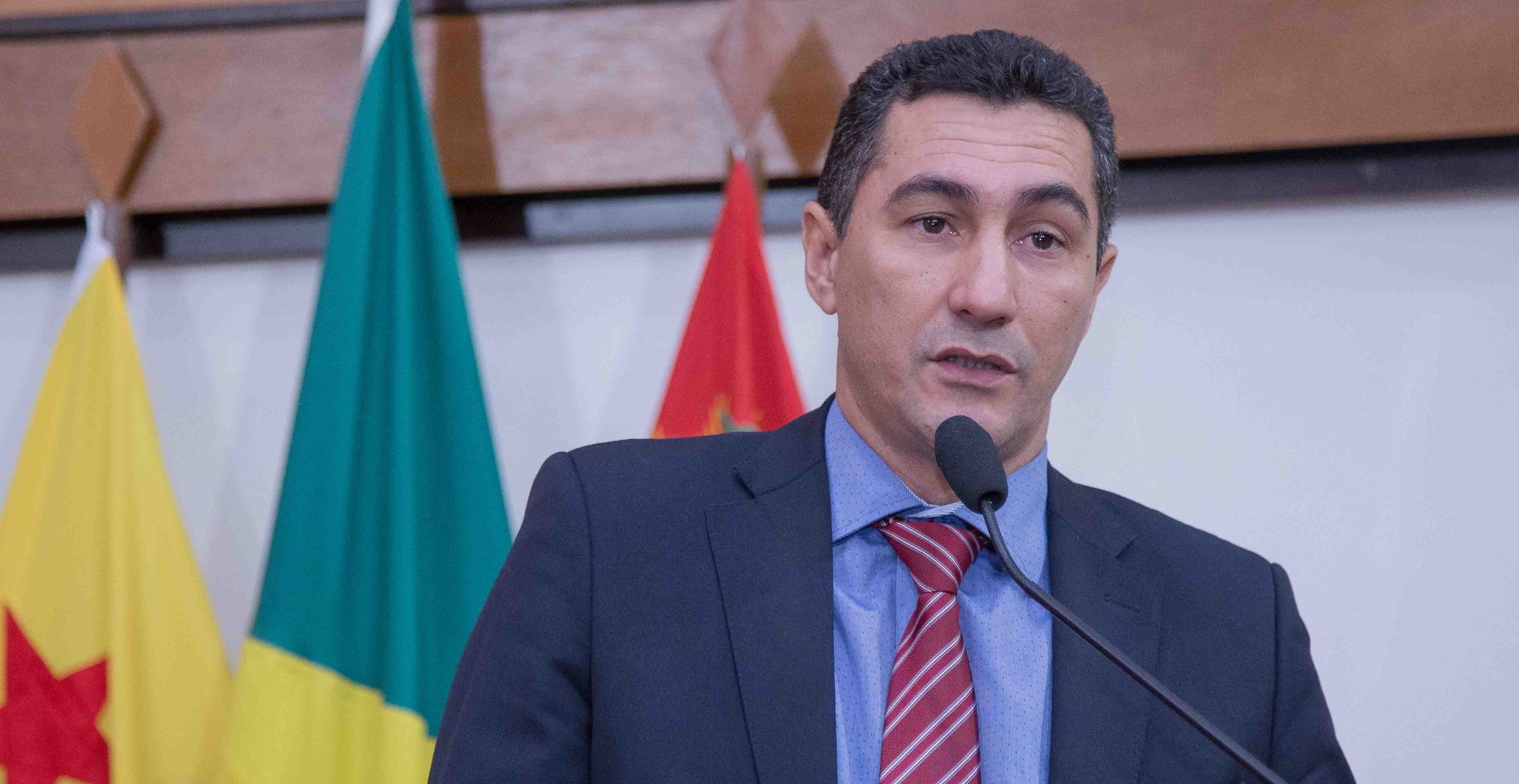 Deputado Jesus Sérgio solicita reparo urgente de aparelhos de radiografia dos hospitais de Tarauacá e Feijó