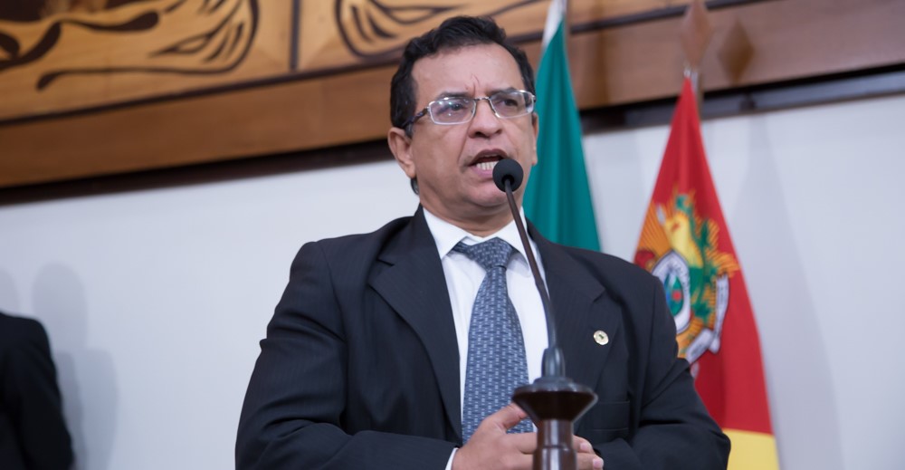 Deputado Luiz Gonzaga afirma que governo fez pouco caso do problema do açaí em Feijó