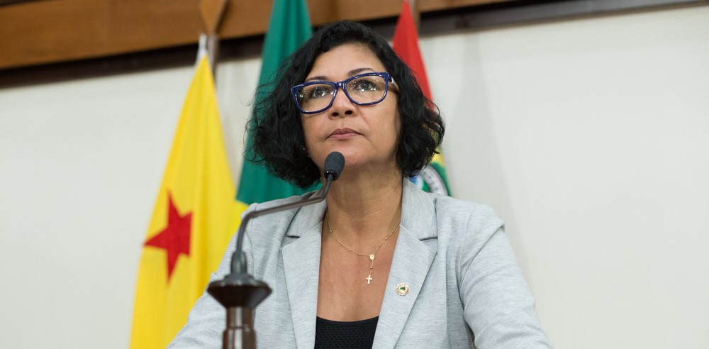 Deputada Eliane Sinhasique diz que por falta de pagamento obras do Ruas do Povo estão paralisadas