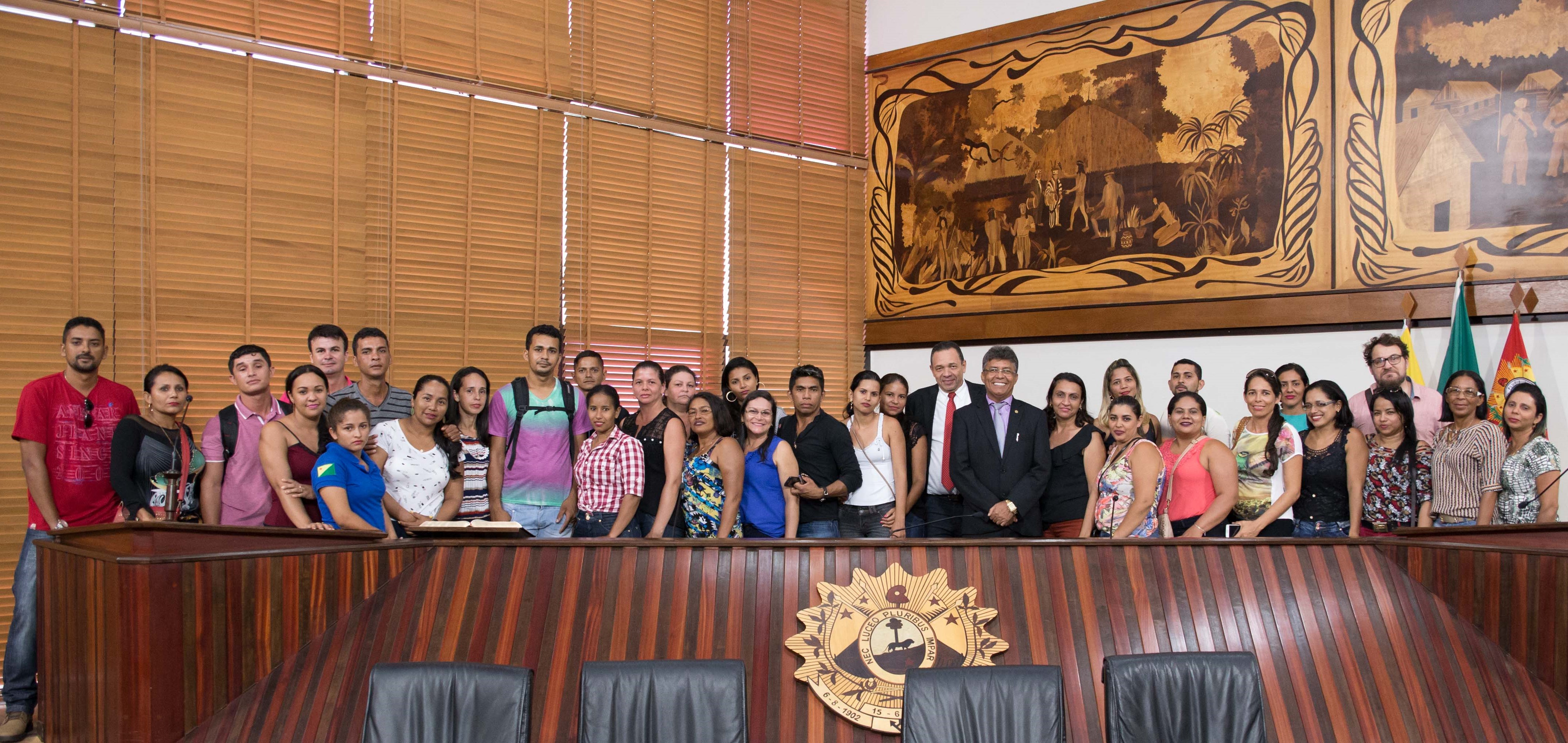 Acadêmicos de Pedagogia visitam o Parlamento acreano