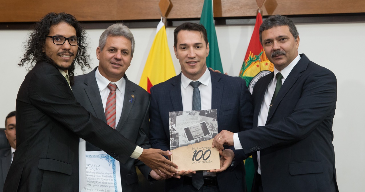 Presidente Ney Amorim e Mesa Diretora são homenageados por técnicos agrícolas