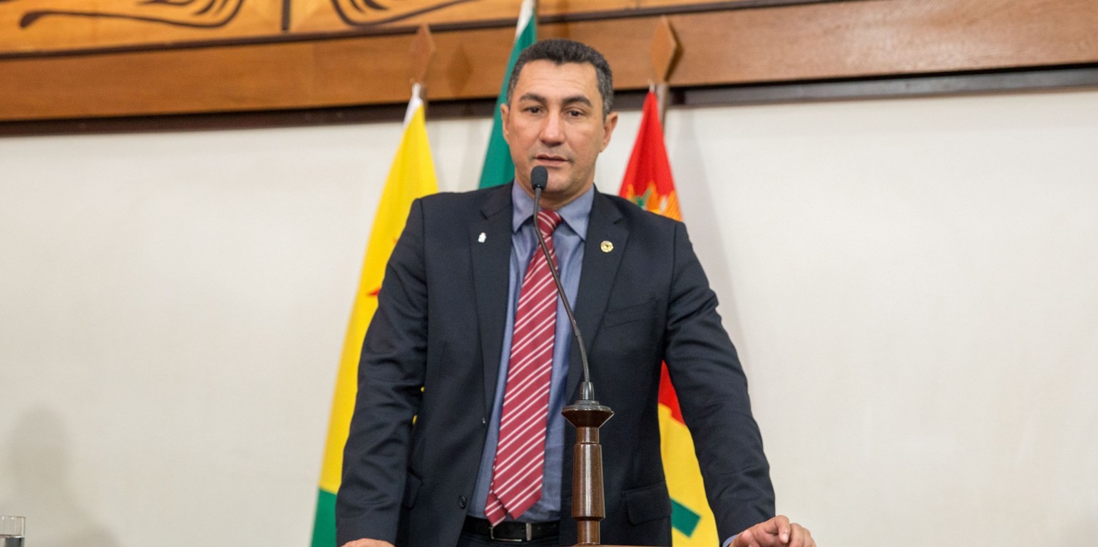 Deputado Jesus Sérgio destaca festa de 80 anos do Instituto Santa Terezinha