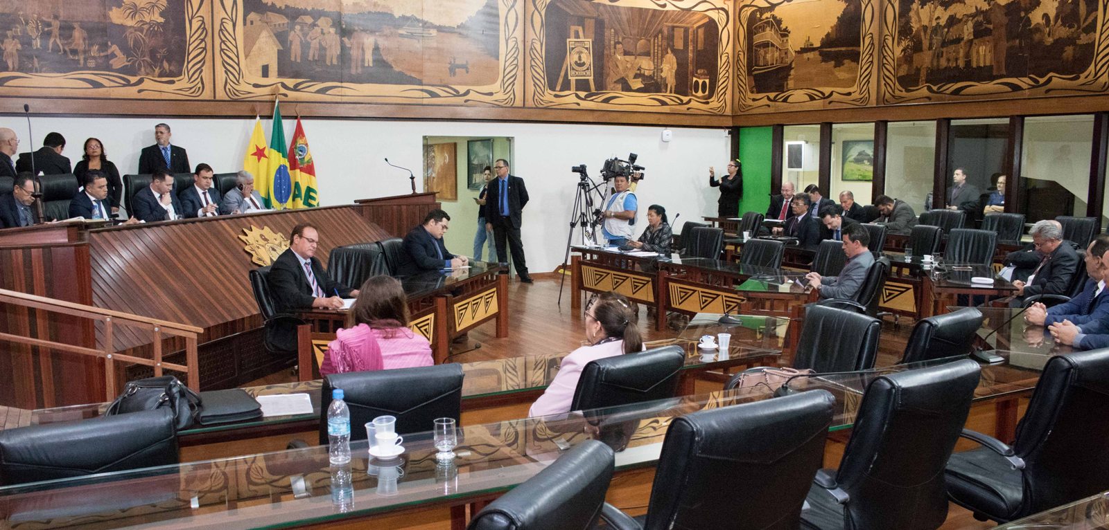 Deputados aprovam mais de 30 projetos