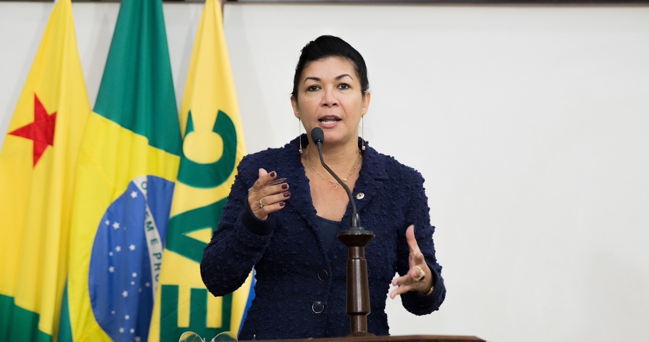 Deputada Eliane Sinhasique critica governo pela perda de recursos para conclusão do Hospital do Câncer do Acre