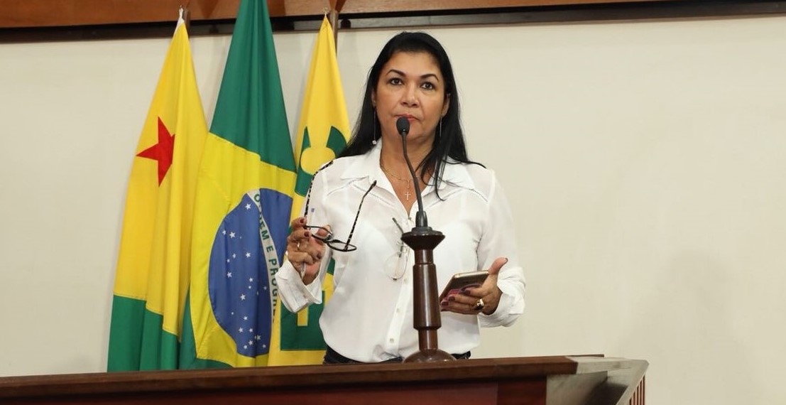 Deputada Eliane Sinhasique denuncia que governo pretende contratar terceirizados às vésperas da eleição