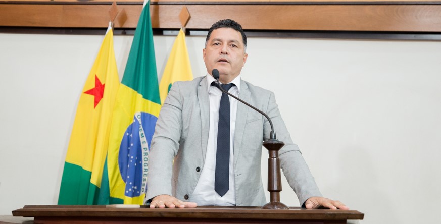 Deputado Eber Machado destaca projeto que beneficia policiais e bombeiros militares da reserva