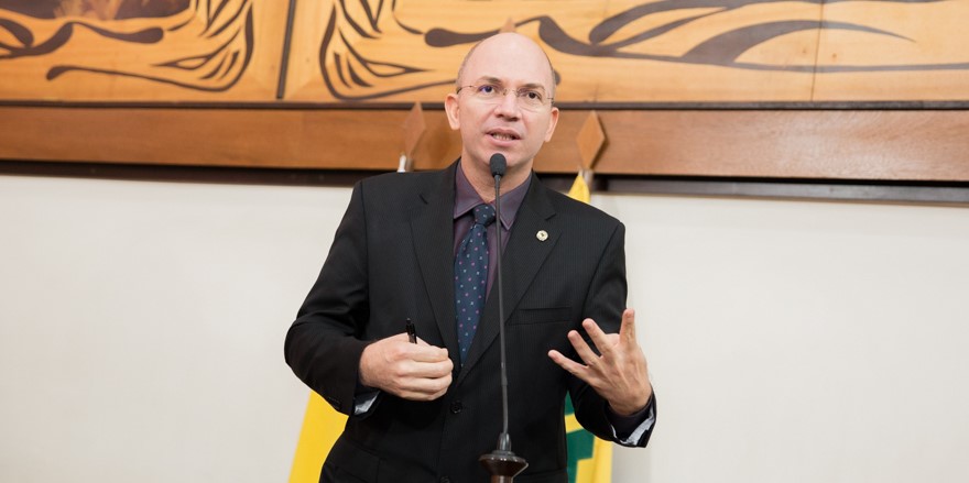 Deputado Gehlen Diniz lamenta tragédia com estudantes em Sena Madureira