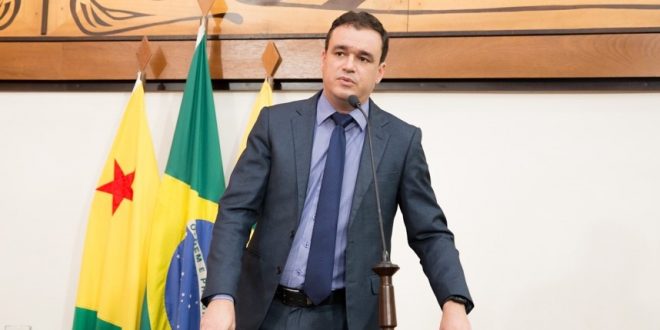 Deputado Daniel Zen aponta falhas em projeto que prevê criação do Cartão do Bem Deputado Daniel Zen aponta falhas em projeto que prevê criação do Cartão do Bem