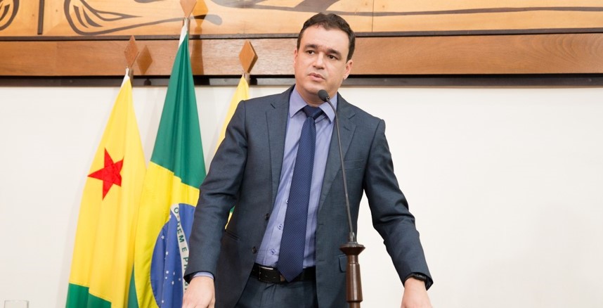 Deputado Daniel Zen aponta falhas em projeto que prevê criação do Cartão do Bem