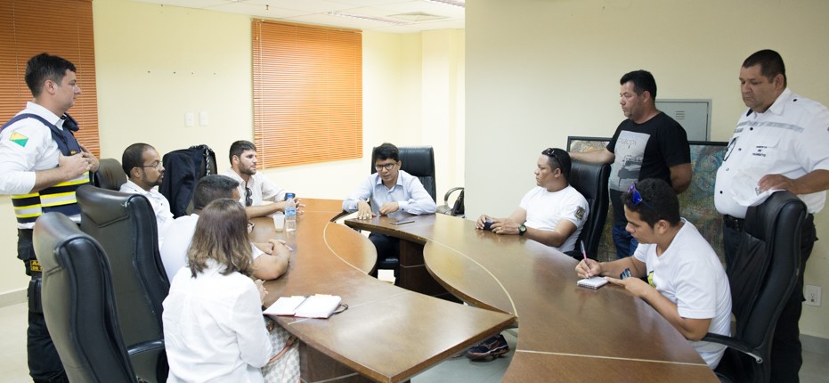 Deputado Jenilson Leite reúne com servidores do Detran para tratar de PL que garante aumento do tíquete alimentação