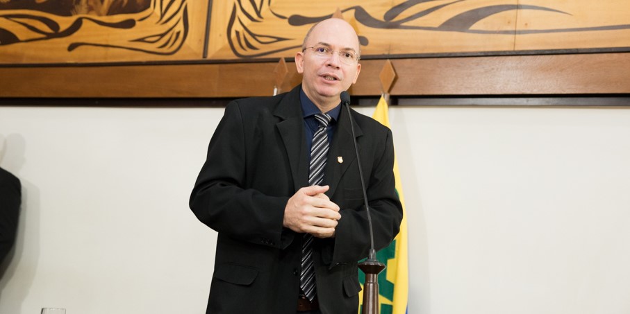 Deputado Gehlen Diniz denúncia falta de médicos em hospital de Sena