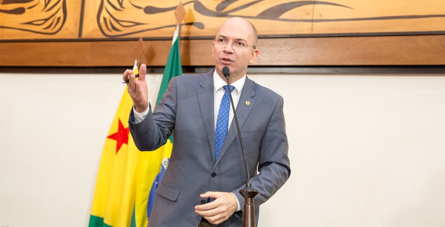 Deputado Gehlen Diniz parabeniza Bolsonaro e critica parlamentares que torcem contra