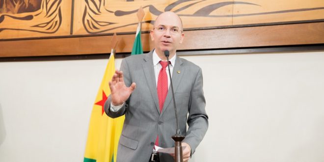 Deputado Gehlen Diniz defende aprovação de PL do Cartão do Bem Deputado Gehlen Diniz defende aprovação de PL do Cartão do Bem