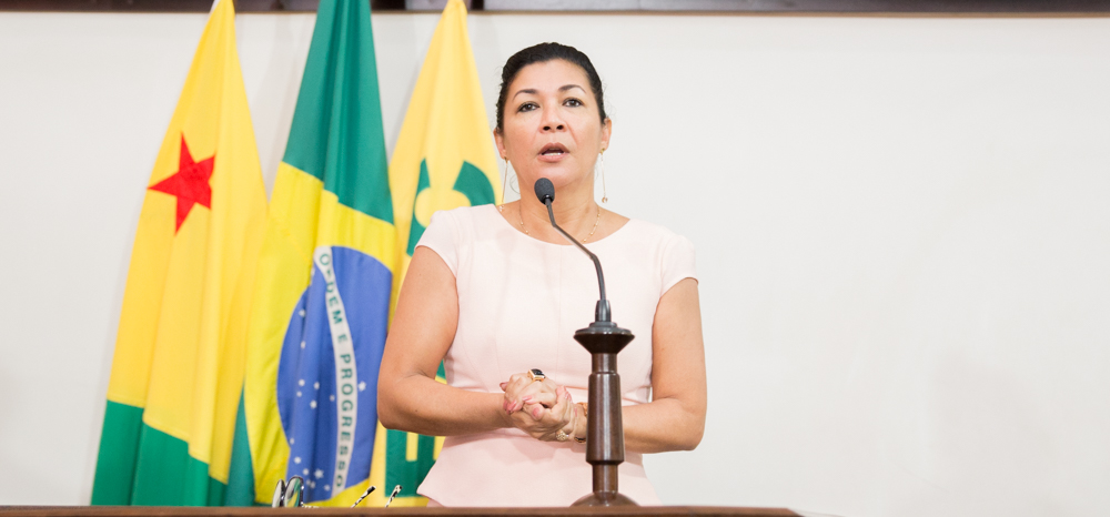 Deputada Eliane Sinhasique denuncia descaso do governo com Cidade do Povo