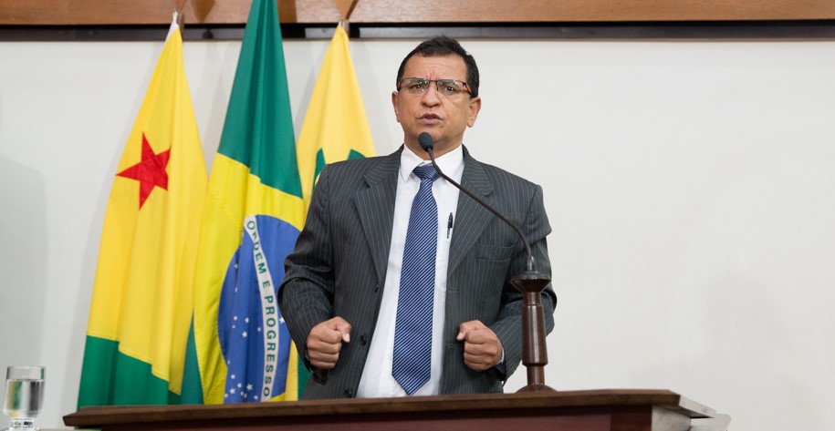 Deputado Luiz Gonzaga comemora Acre livre de aftosa