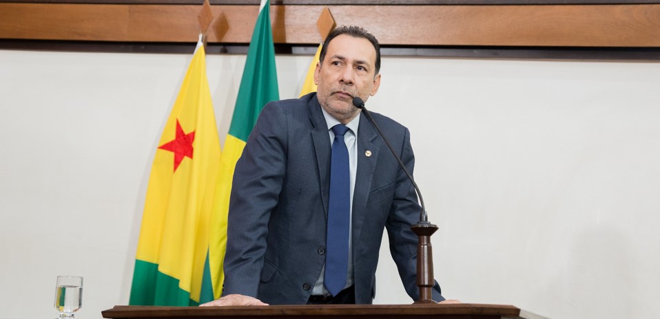 “A Fundhacre continua largada às traças”, diz deputado Heitor Júnior