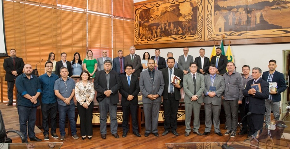 Aleac realiza sessão solene em homenagem ao Dia da Bíblia e aos 70 anos da Sociedade Bíblica do Brasil
