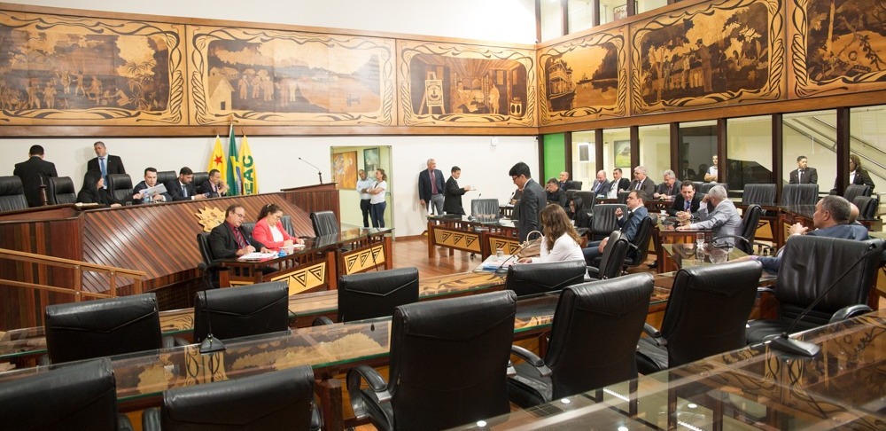 Em última votação de 2018 deputados aprovam orçamento e reforma administrativa