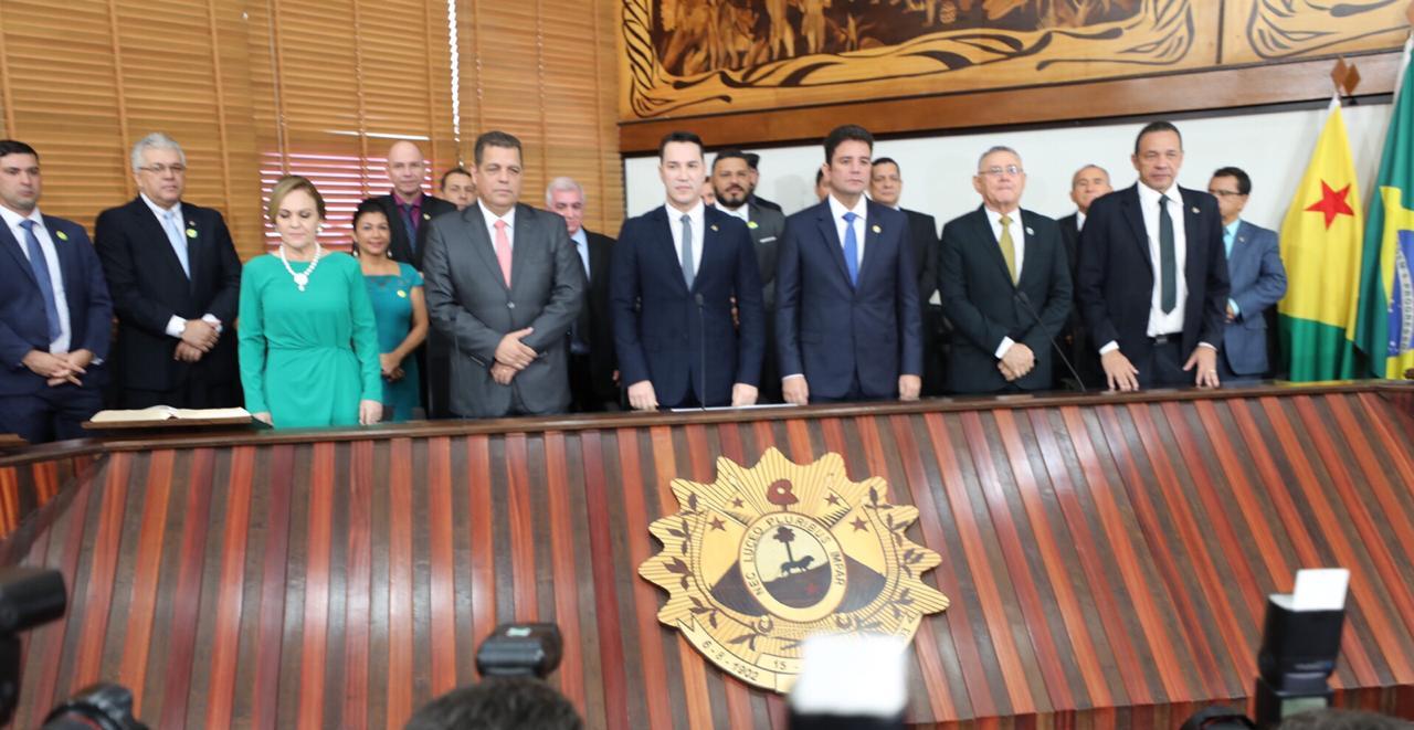 Presidente Ney Amorim empossa Gladson Cameli como governador