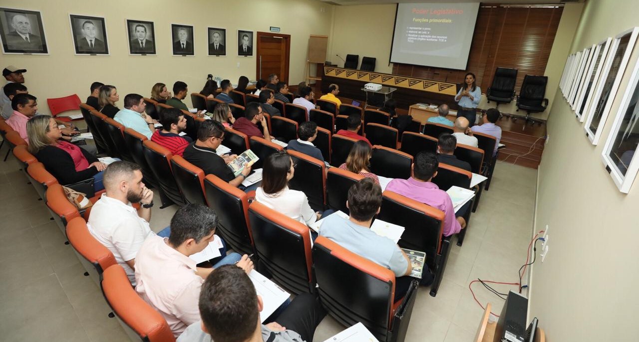 Aleac promove encontro com secretários parlamentares