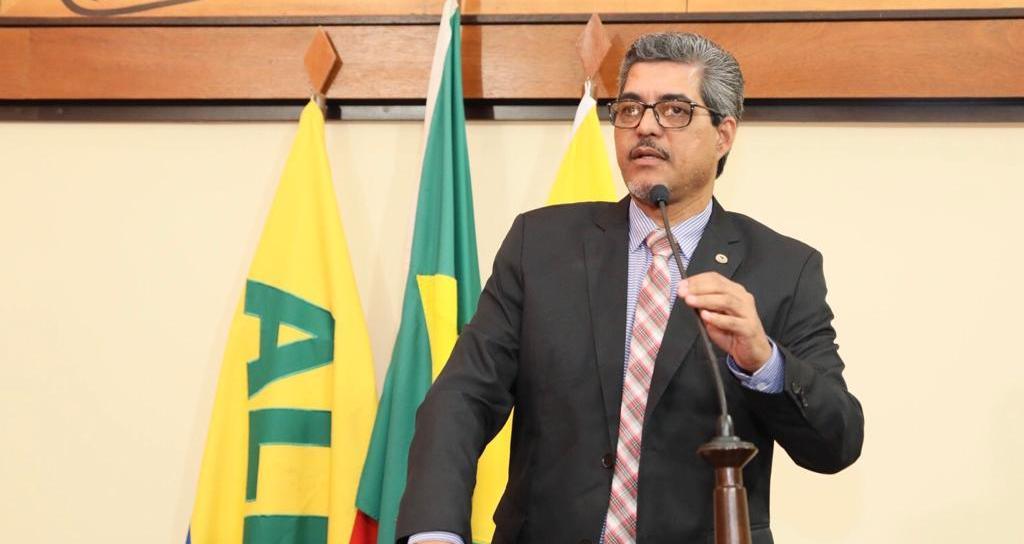 Edvaldo Magalhães defende permanência de servidores demitidos da Rádio Difusora