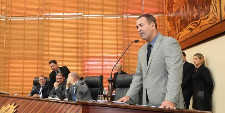 Nenem Almeida pede que governo realize concurso para perito criminal