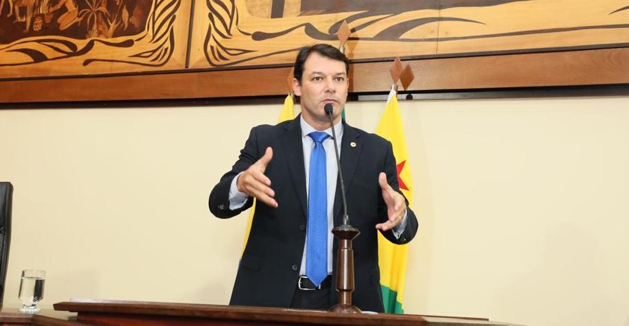 Roberto Duarte fala sobre radares e decreto acerca de licitações no Estado