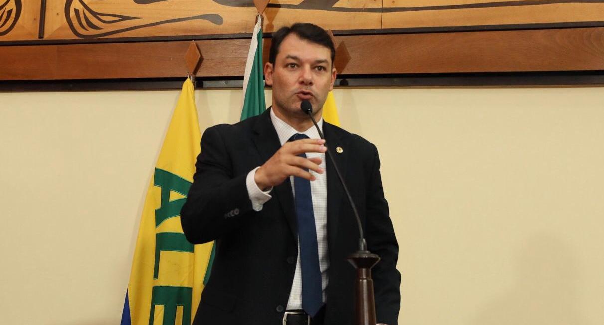 Roberto Duarte cobra convocação de aprovados no concurso da PM e Civil