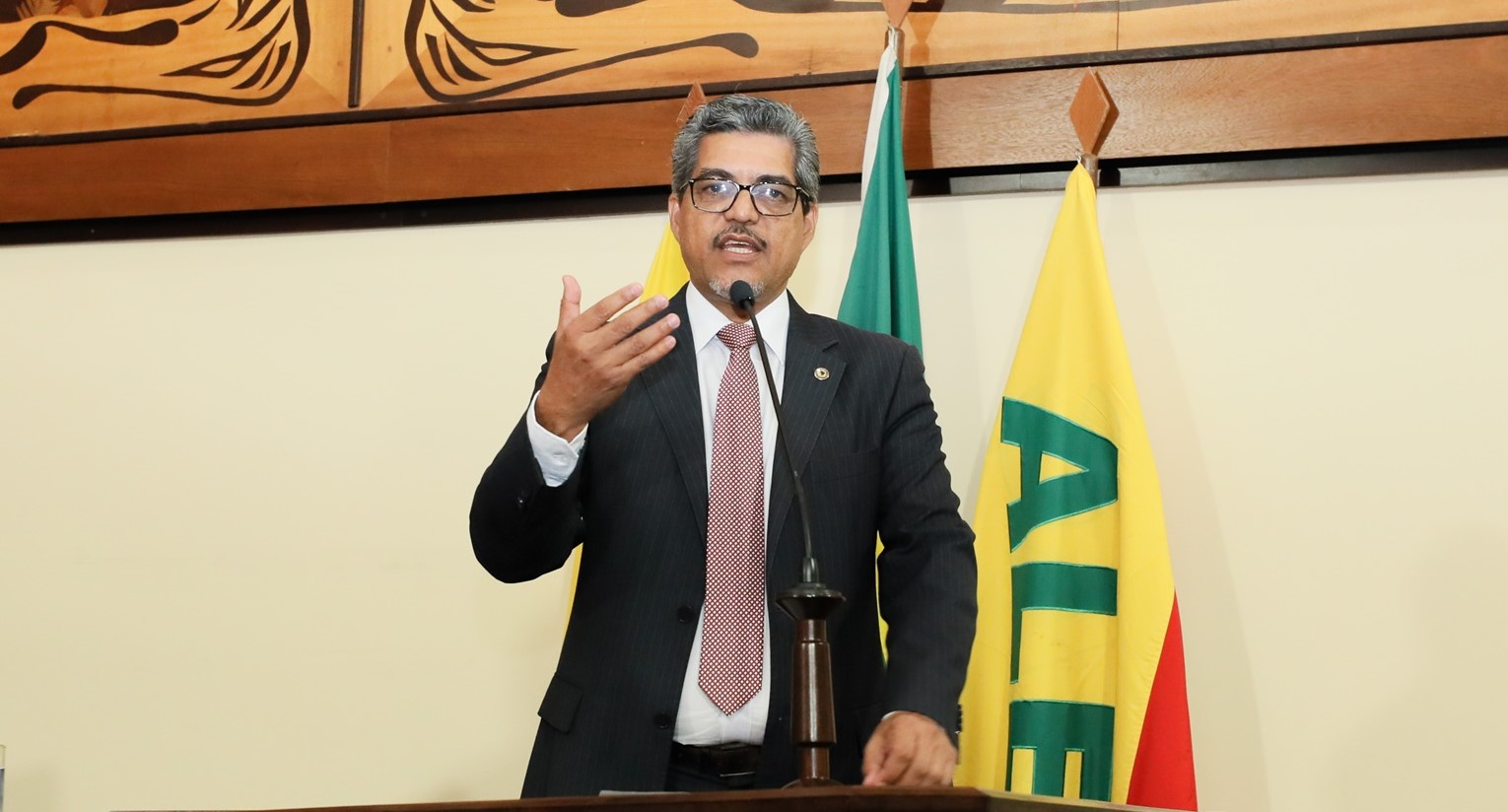 Edvaldo Magalhães pede retorno de médica especialista em UTI neonatal ao Hospital da Criança