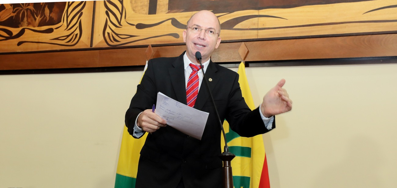 Gehlen Diniz quer revogação da lei que prevê pagamento de advogados a dirigentes da administração pública