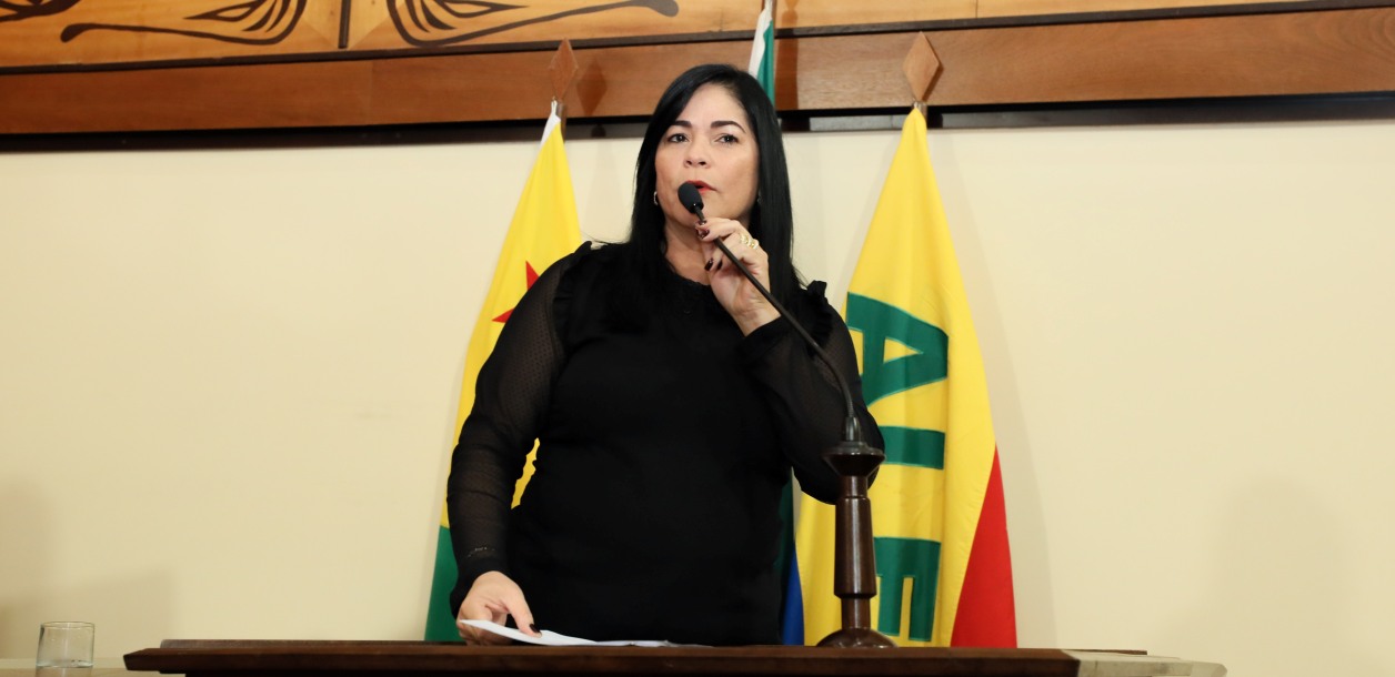 Maria Antônia pede contratação de pediatra, ginecologista e urologista para hospital de Acrelândia
