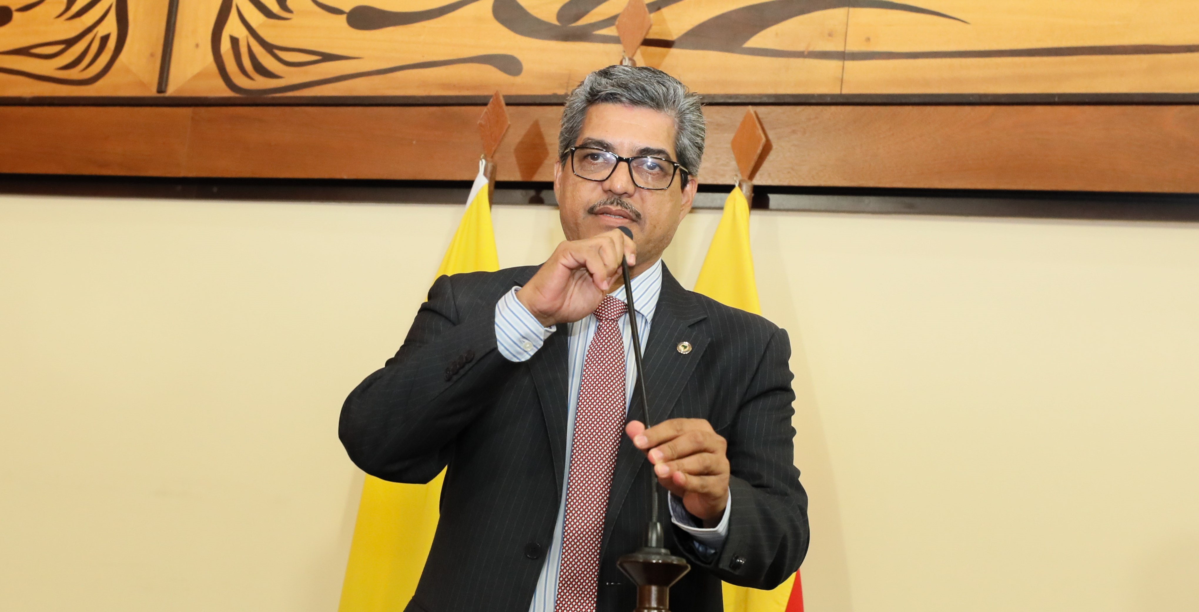Deputado Edvaldo Magalhães critica novos decretos publicados por Gladson Cameli