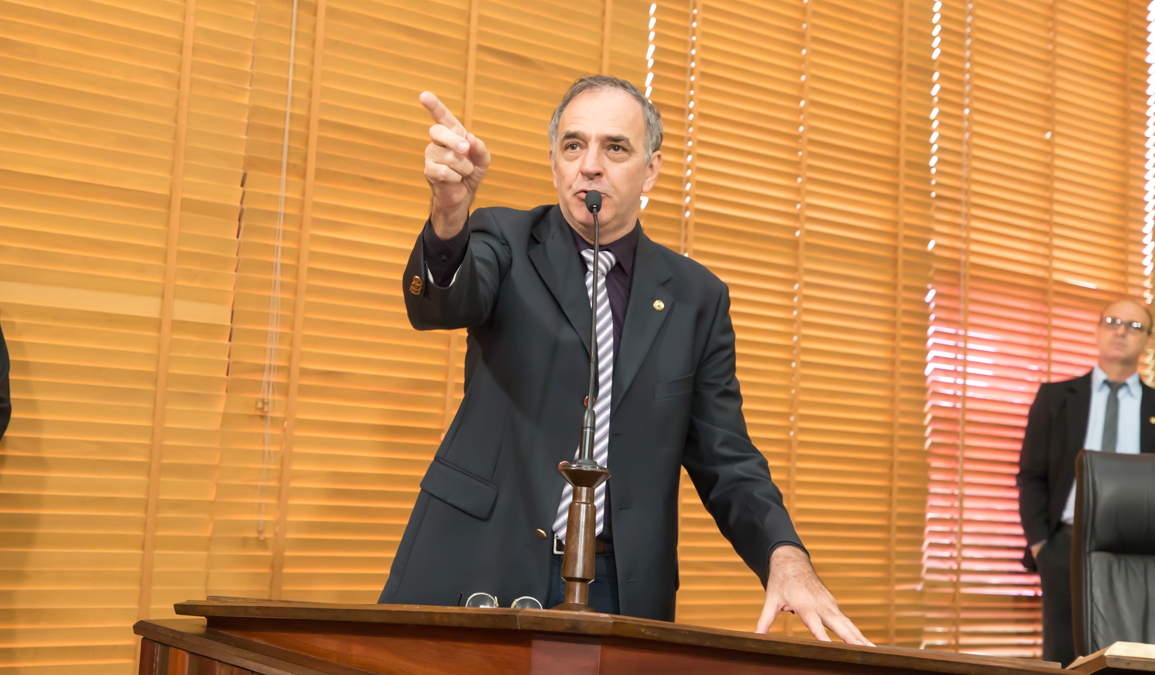 ﻿Deputado Luís Tchê rebate discurso de Roberto Duarte e diz que não sabia sobre as intenções dele em ser candidato a prefeito