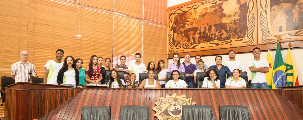 Alunos do Ifac visitam Aleac