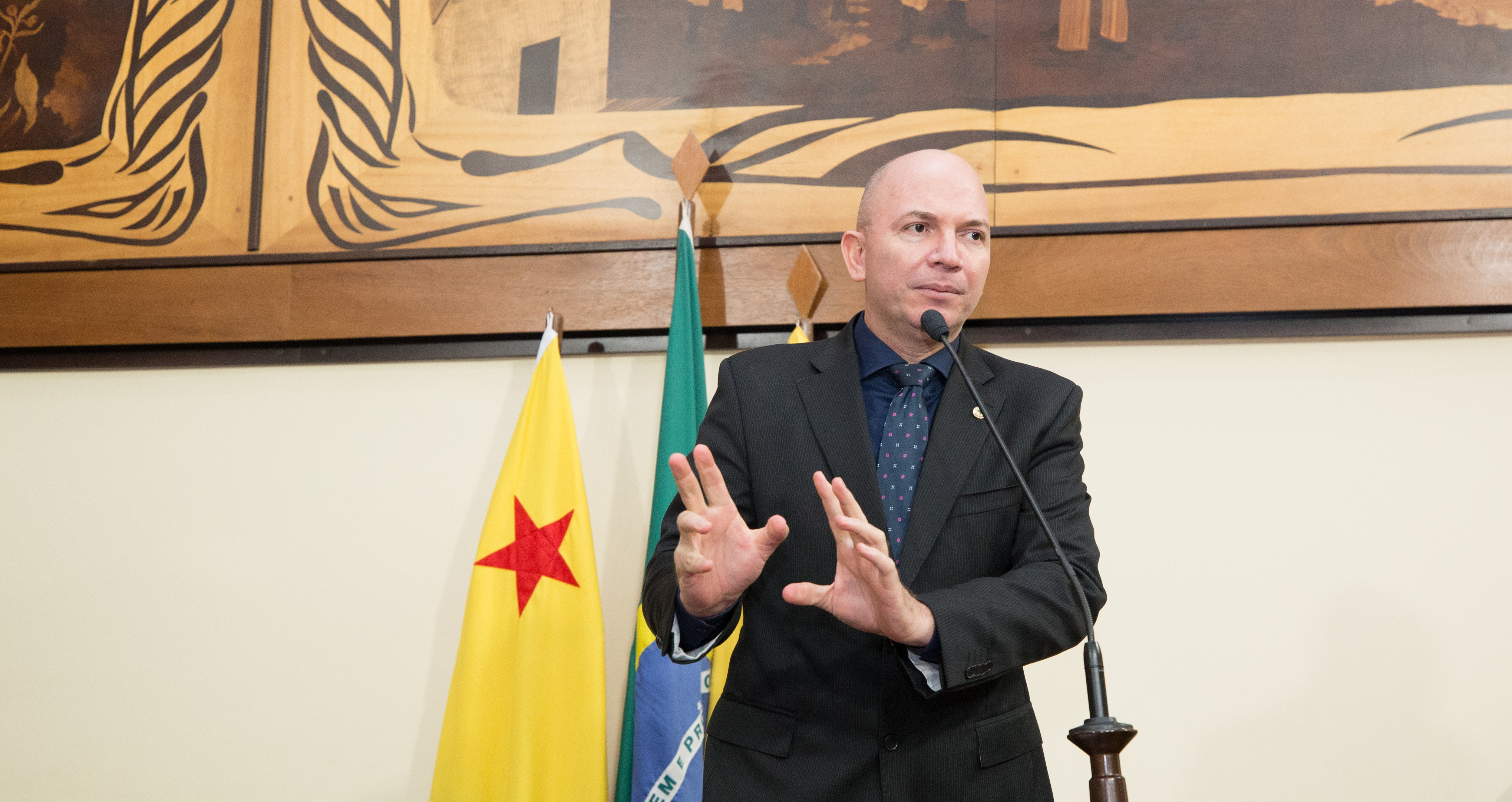 ﻿Gehlen Diniz apresenta PL que obriga pais de alunos a comparecerem às escolas para acompanhamento bimestral dos filhos