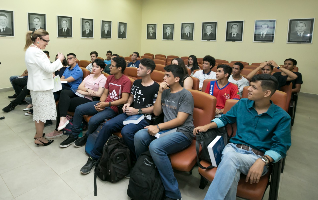 ﻿Aleac promove palestra a Jovens Parlamentares com a presença da desembargadora Regina Longuini
