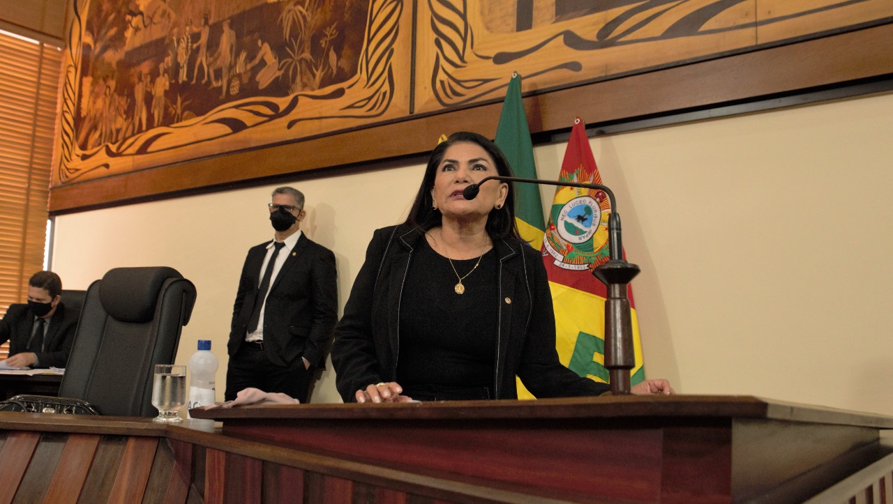 Deputada Antônia Sales comemora envio de ambulâncias para interior