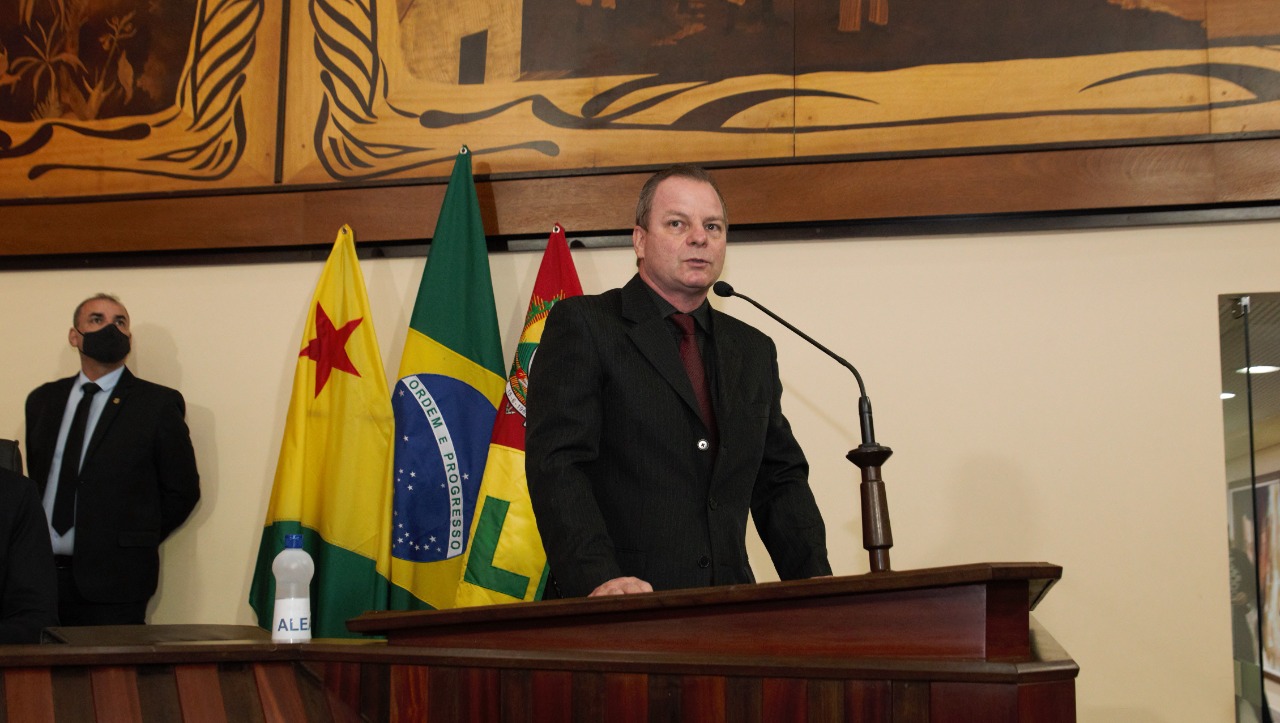 Deputado Pedro Longo destaca assinatura de ordem de serviço feita pelo governador