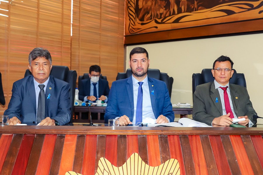 Presidente Nicolau Júnior anuncia antecipação do 13° de servidores do Legislativo