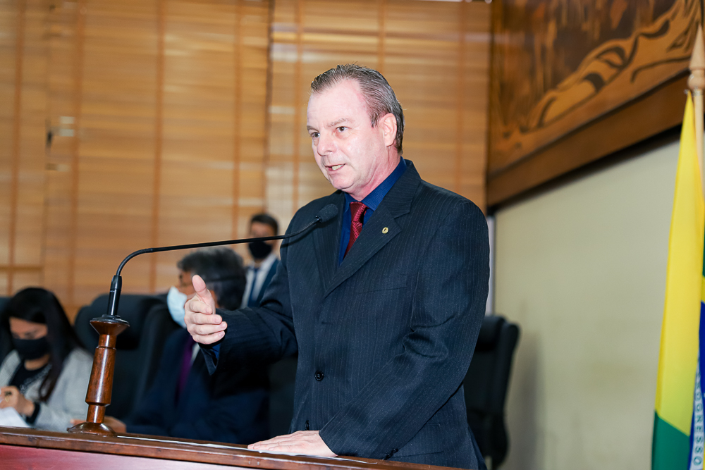 Pedro Longo diz que governo cogita lei que proíbe saída de castanha in natura do AC