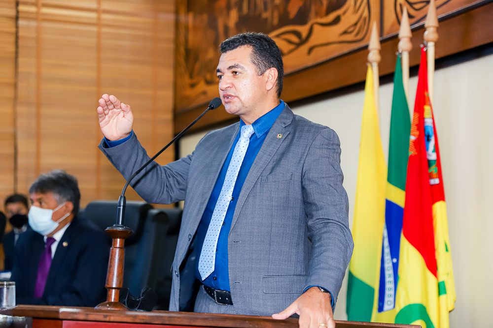 Deputado Cadmiel Bomfim pede melhorias na AC-40