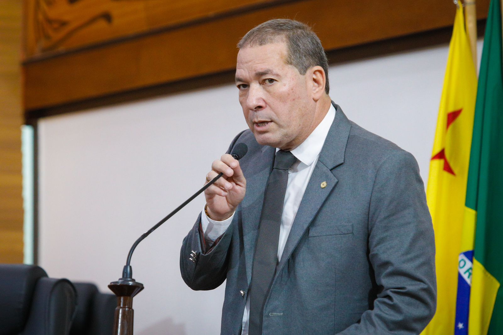 Chico Viga comemora implementação da obrigatoriedade do fornecimento de absorventes para alunas de escolas públicas