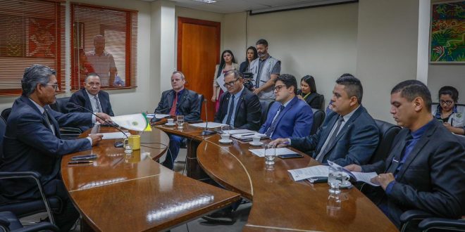 <strong>Em reunião conjunta, deputados aprovam PL que cria Política de Arquivo Público e Gestão Documental do Poder Executivo</strong>