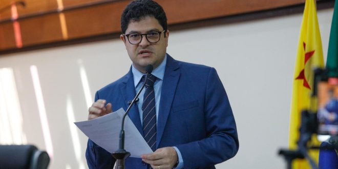 <strong>Eduardo Ribeiro apresenta PL que obriga concessionária de energia a oferecer soluções para pagamento no momento do corte</strong>