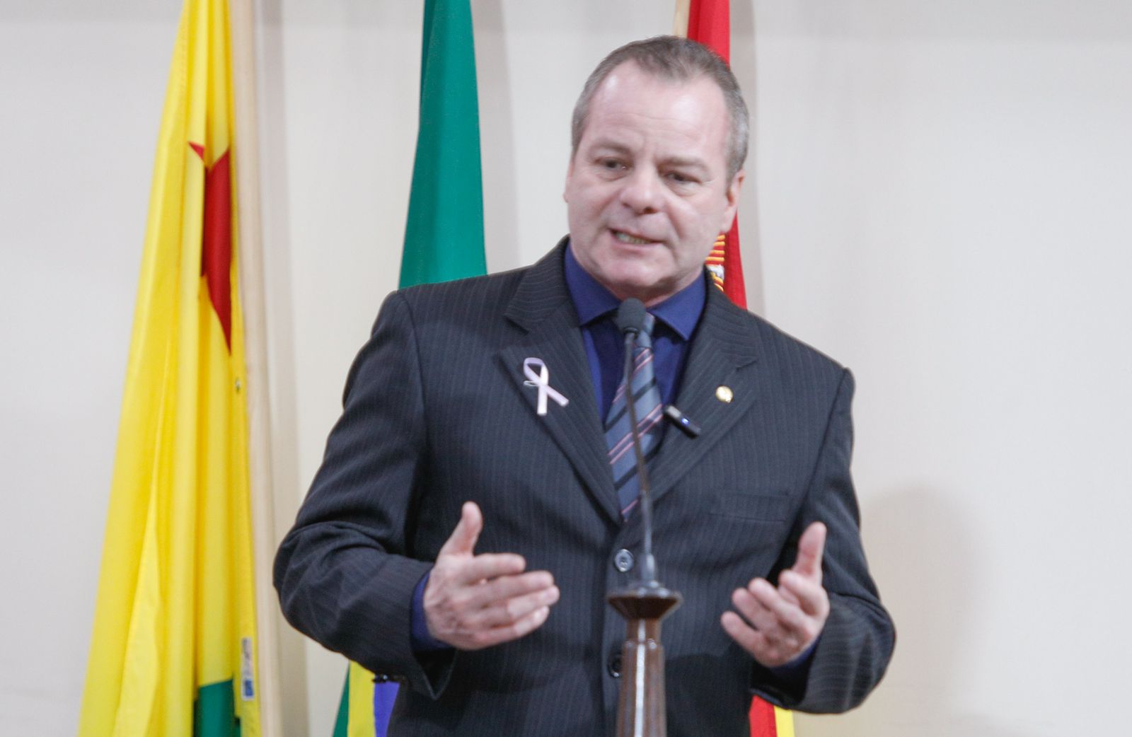 Pedro Longo vai ao MP em busca de solução para exploração de menores nas ruas da capital