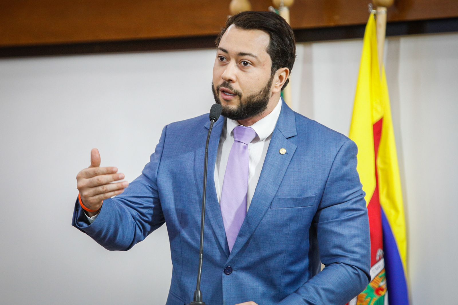 Emerson Jarude pede que governo apresente comprovante de pagamento a terceirizadas
