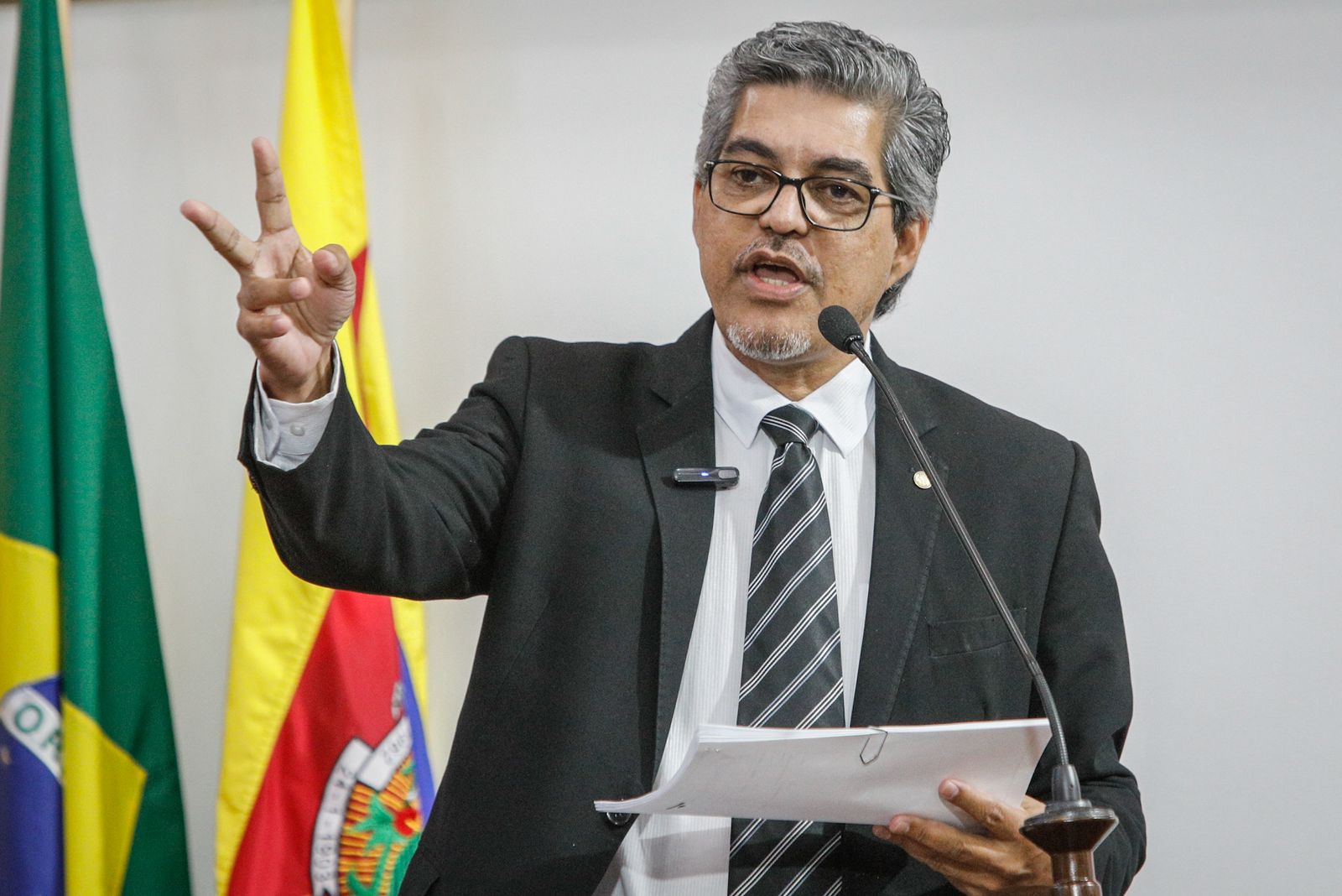 Edvaldo Magalhães apresenta evidências da “máfia dos consignados”
