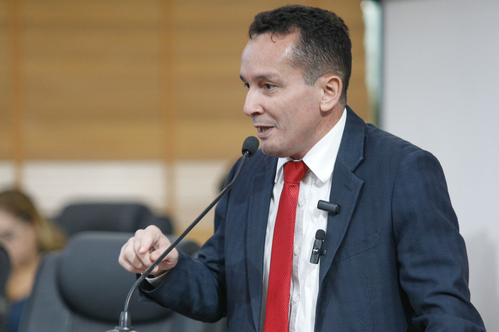 Adailton Cruz cobra celeridade para caso envolvendo enfermeira Géssica