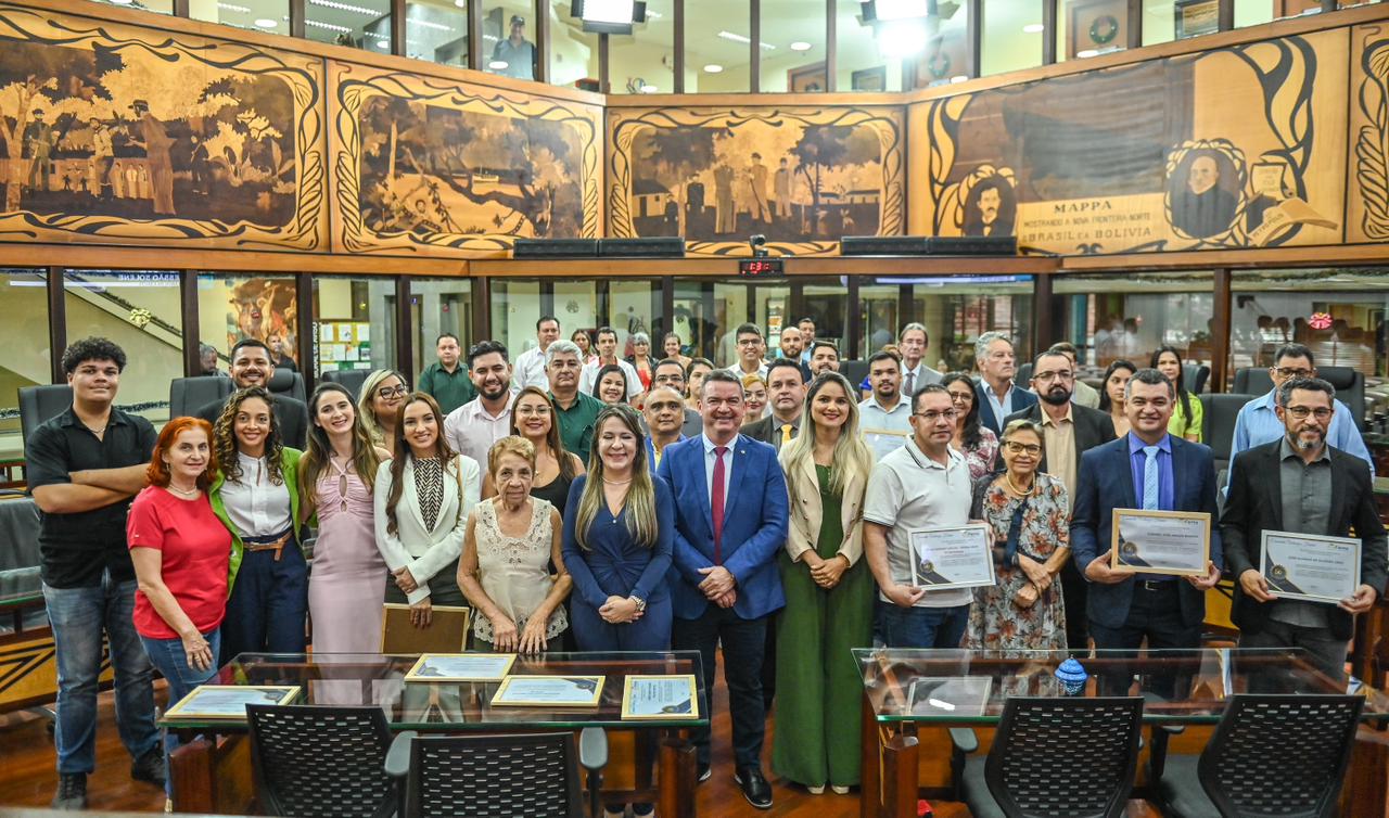 Sessão solene na Aleac celebra 50 anos da Associação dos Farmacêuticos